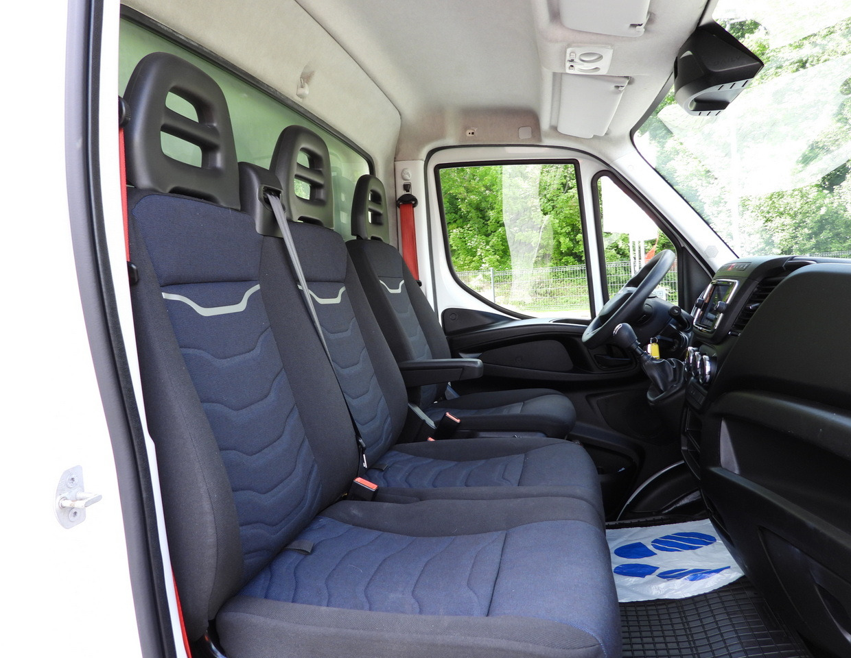Furgons ar slēgtā virsbūve IVECO DAILY 35C16 BOX LIFT 8 PALLETS CRUISE CONTROL TWIN WHEELS AIR CONDITIONING  160HP: foto 41