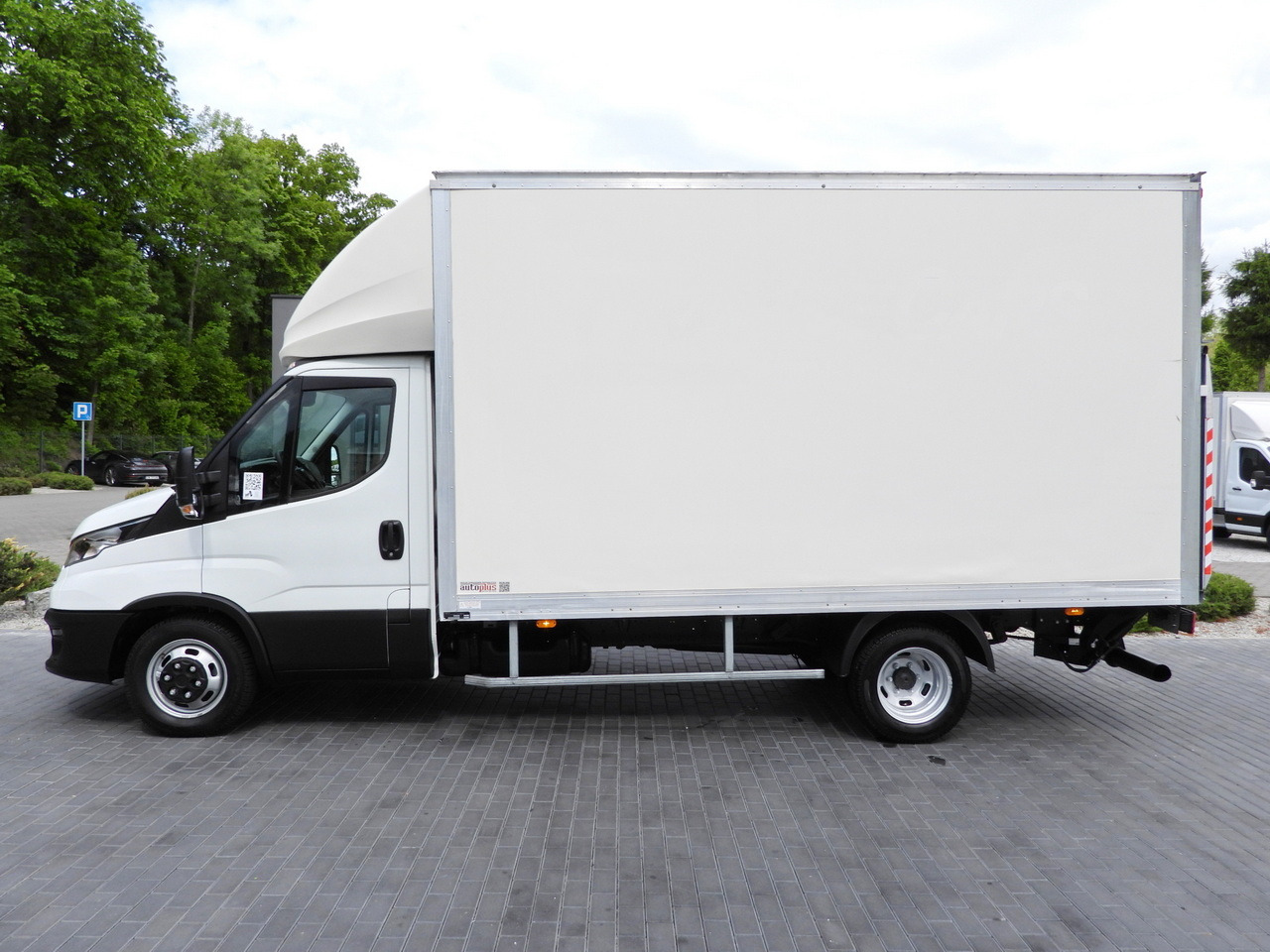 Furgons ar slēgtā virsbūve IVECO DAILY 35C16 BOX LIFT 8 PALLETS CRUISE CONTROL TWIN WHEELS AIR CONDITIONING  160HP: foto 9