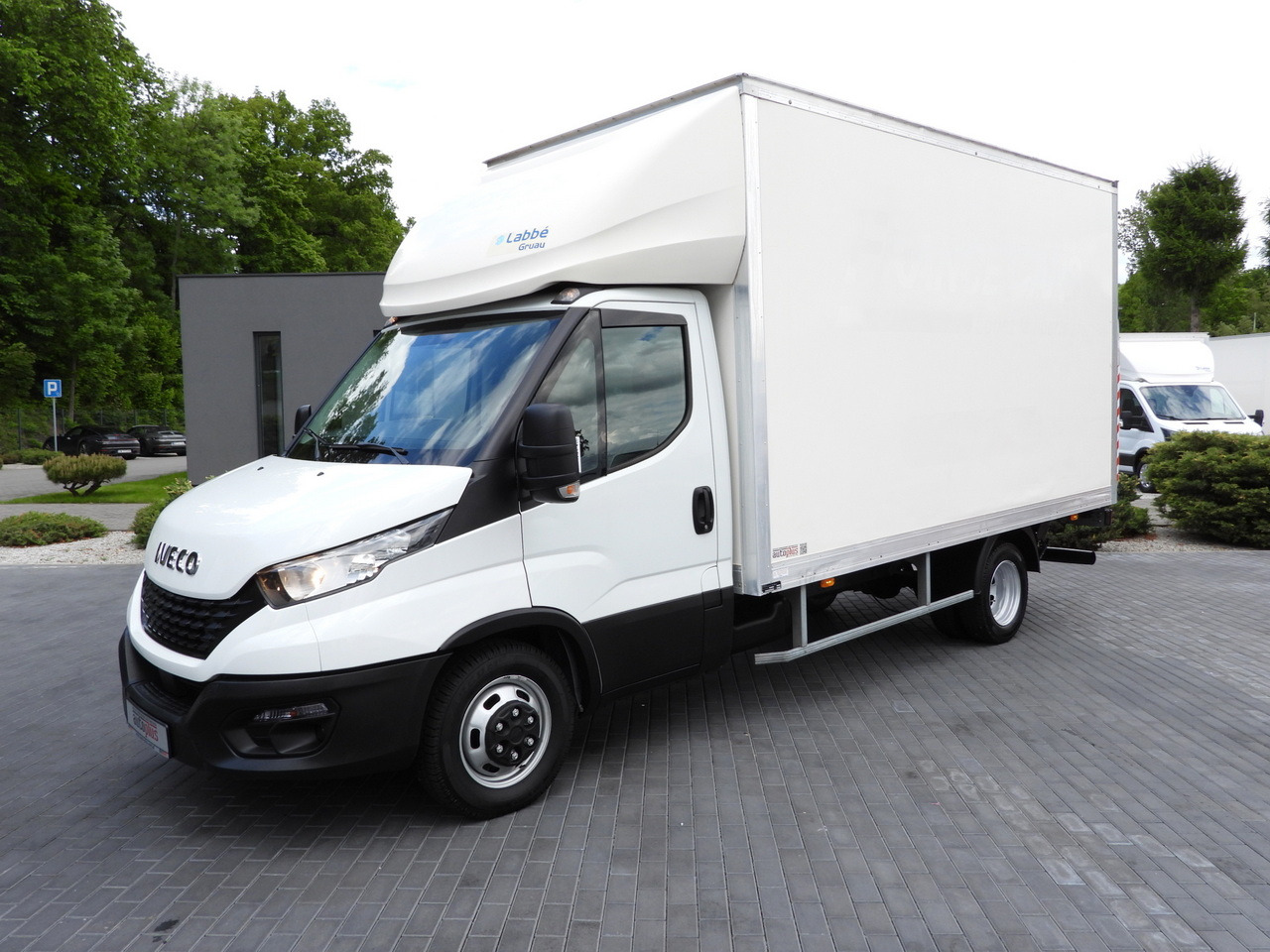 Furgons ar slēgtā virsbūve IVECO DAILY 35C16 BOX LIFT 8 PALLETS CRUISE CONTROL TWIN WHEELS AIR CONDITIONING  160HP: foto 18