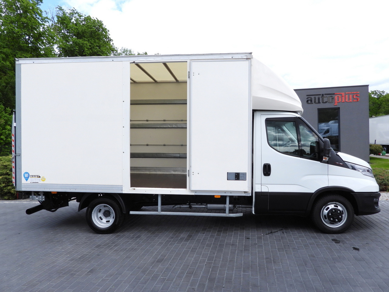 Furgons ar slēgtā virsbūve IVECO DAILY 35C16 BOX LIFT 8 PALLETS CRUISE CONTROL TWIN WHEELS AIR CONDITIONING  160HP: foto 8