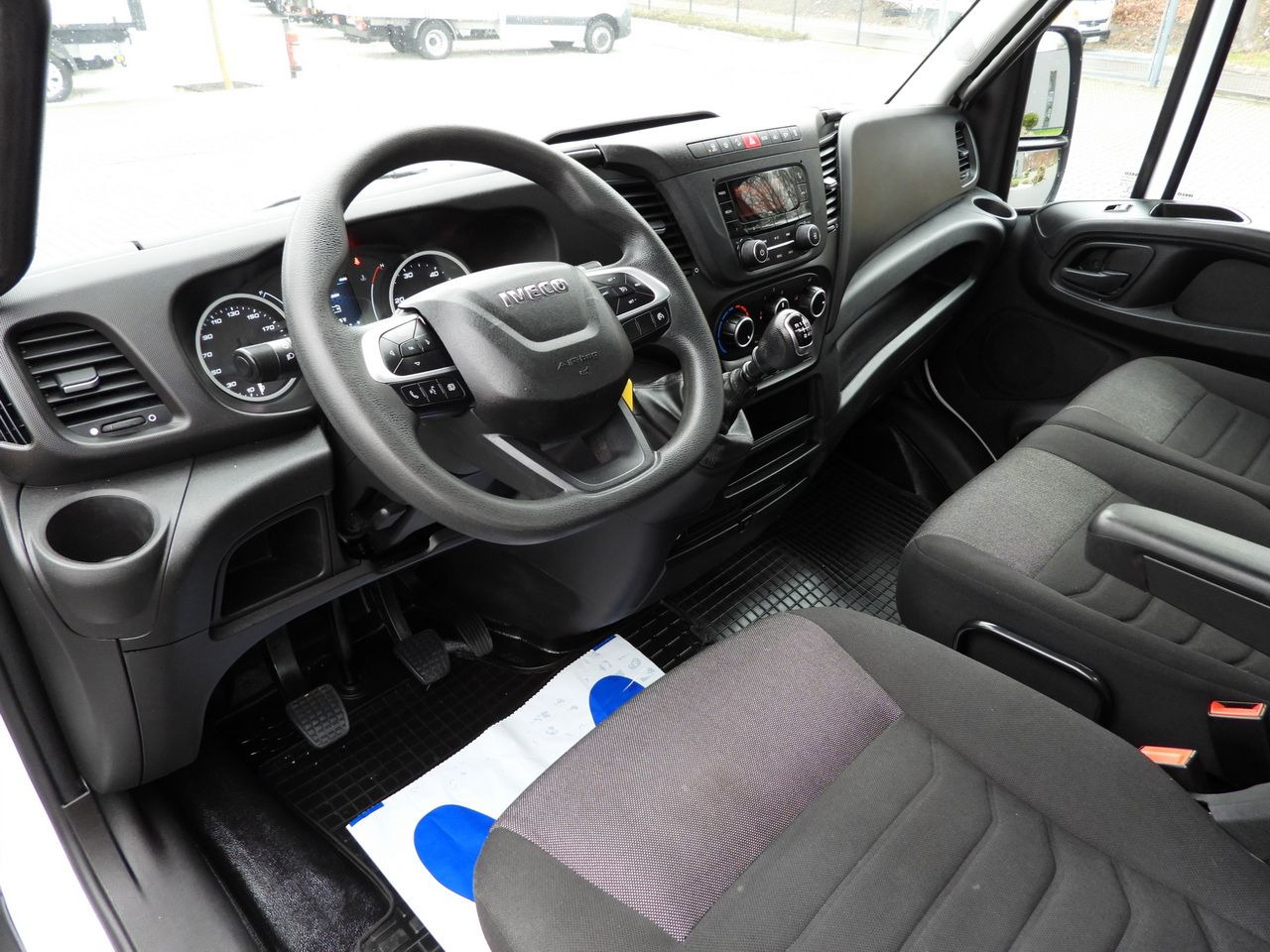 IVECO DAILY 35C16 TIPPER CRUISE CONTROL TWIN WHEELS AIR CONDITIONING 160HP - Komercauto pašizgāzējs: foto 2 IVECO DAILY 35C16 TIPPER CRUISE CONTROL TWIN WHEELS AIR CONDITIONING 160HP - Komercauto pašizgāzējs: foto 2