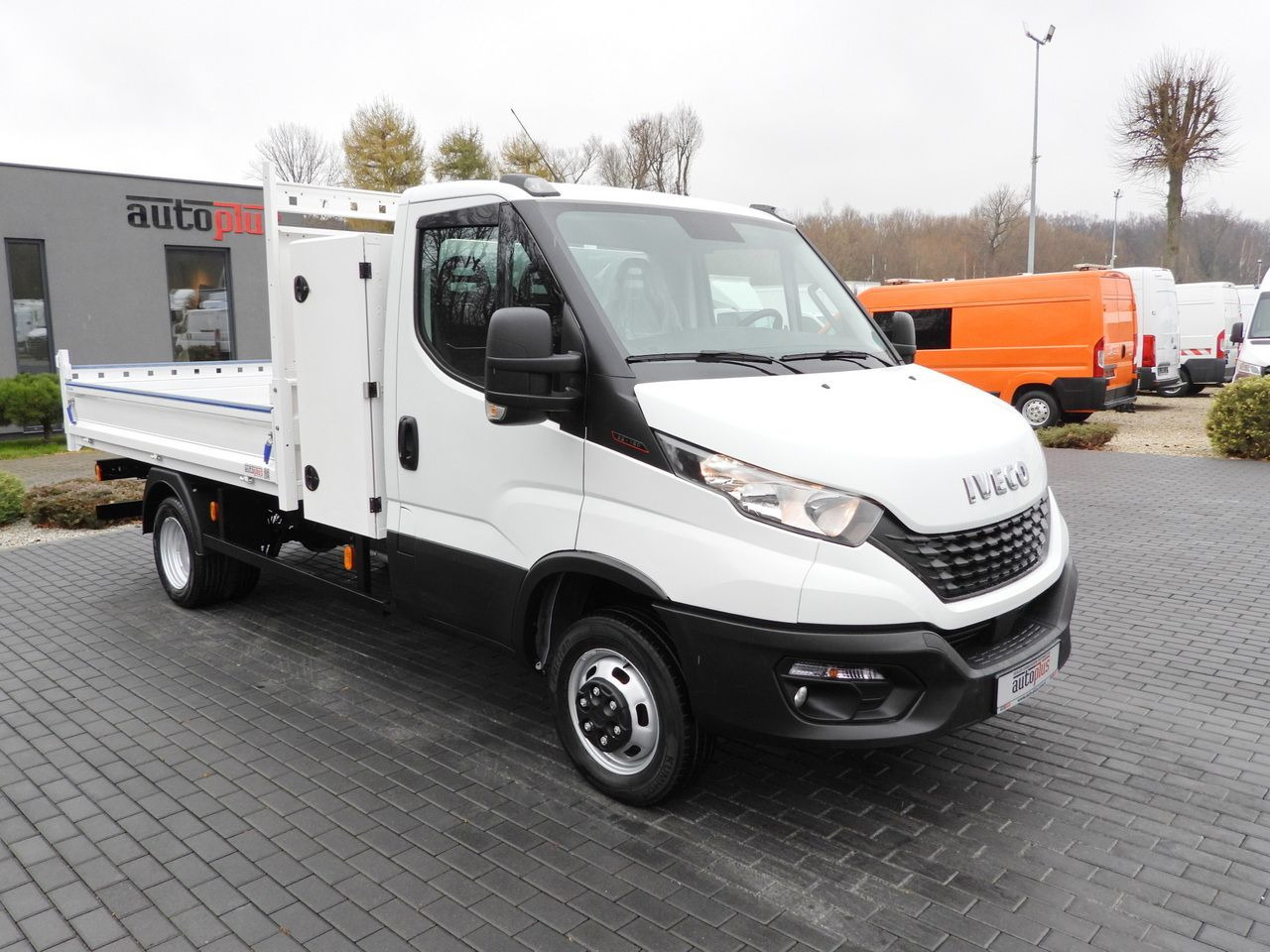 IVECO DAILY 35C16 TIPPER CRUISE CONTROL TWIN WHEELS AIR CONDITIONING 160HP - Komercauto pašizgāzējs: foto 4 IVECO DAILY 35C16 TIPPER CRUISE CONTROL TWIN WHEELS AIR CONDITIONING 160HP - Komercauto pašizgāzējs: foto 4