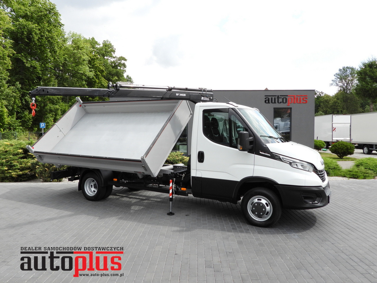 IVECO DAILY 35C18 THREE-WAY TIPPER 3 HDS SEATS CRUISE CONTROL LED LIGHTS AUTOMATIC TRANSMISSION HI-MATIC TWIN WHEELS AIR CONDITIONING 180HP - Komercauto pašizgāzējs: foto 1 IVECO DAILY 35C18 THREE-WAY TIPPER 3 HDS SEATS CRUISE CONTROL LED LIGHTS AUTOMATIC TRANSMISSION HI-MATIC TWIN WHEELS AIR CONDITIONING 180HP - Komercauto pašizgāzējs: foto 1