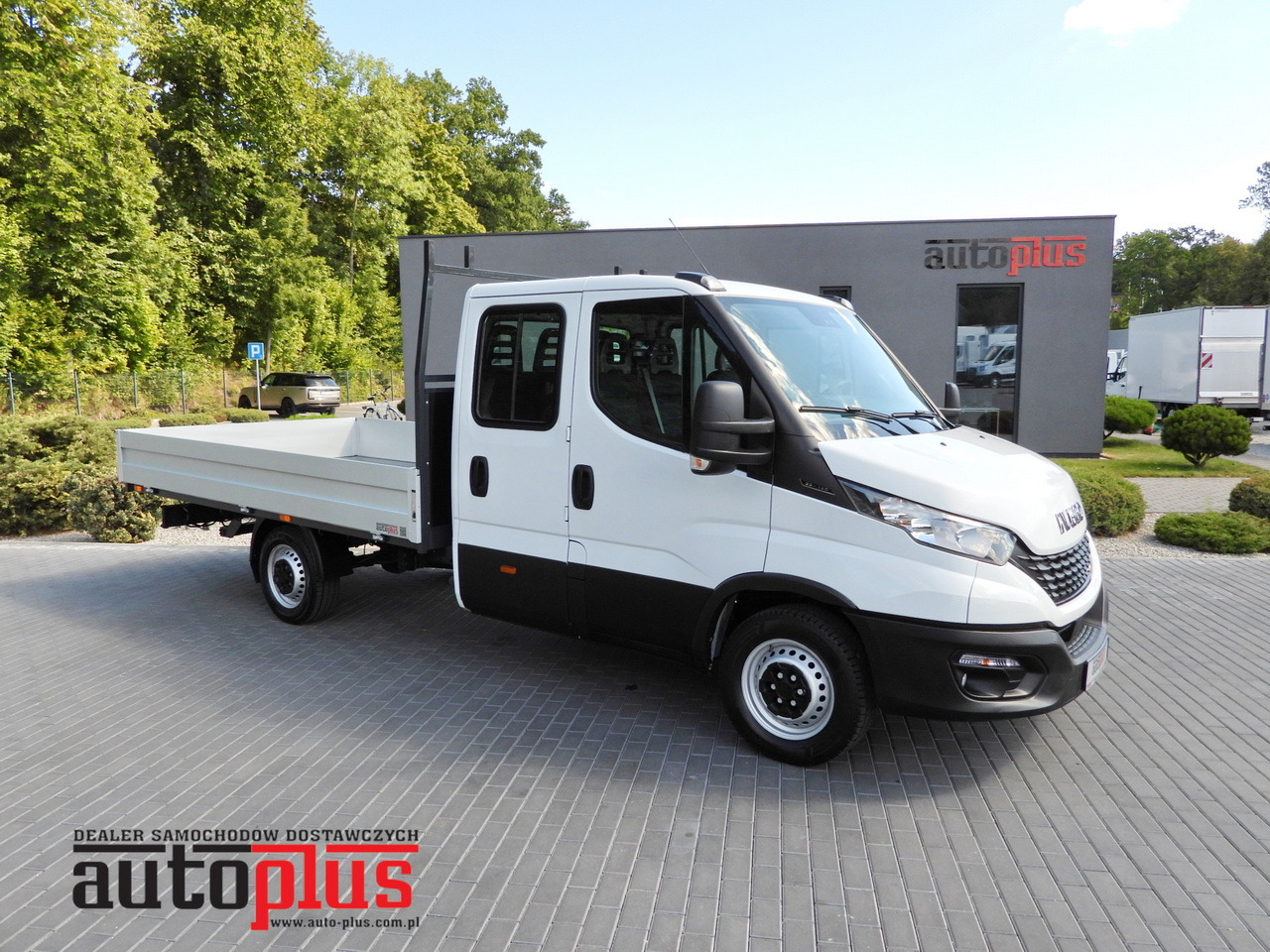 IVECO DAILY 35S14 STAKE BODY DOUBLE CABIN DOKA 7 SEATS CRUISE CONTROL AIR CONDITIONING 135HP - Automašīna ar kravas platformu: foto 1 IVECO DAILY 35S14 STAKE BODY DOUBLE CABIN DOKA 7 SEATS CRUISE CONTROL AIR CONDITIONING 135HP - Automašīna ar kravas platformu: foto 1