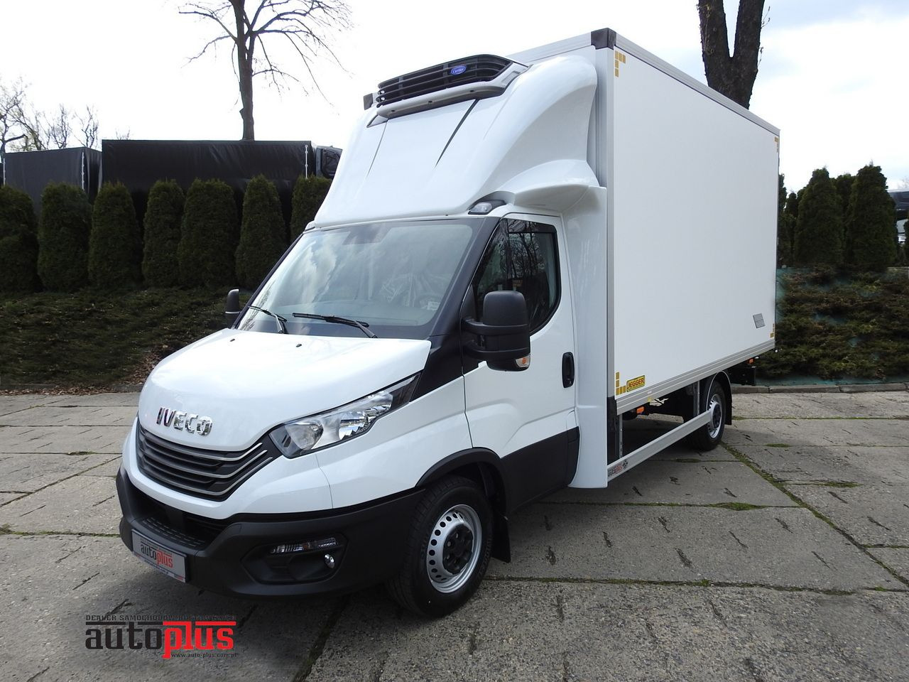 IVECO DAILY 35S16 NEW REGRIGERATOR BOX -10*C 8 PALLETS HEATING FUNCTION POWER SUPPLY 230V CRUISE CONTROL AIR CONDITIONING 160HP - Komercauto refrižerators: foto 1 IVECO DAILY 35S16 NEW REGRIGERATOR BOX -10*C 8 PALLETS HEATING FUNCTION POWER SUPPLY 230V CRUISE CONTROL AIR CONDITIONING 160HP - Komercauto refrižerators: foto 1