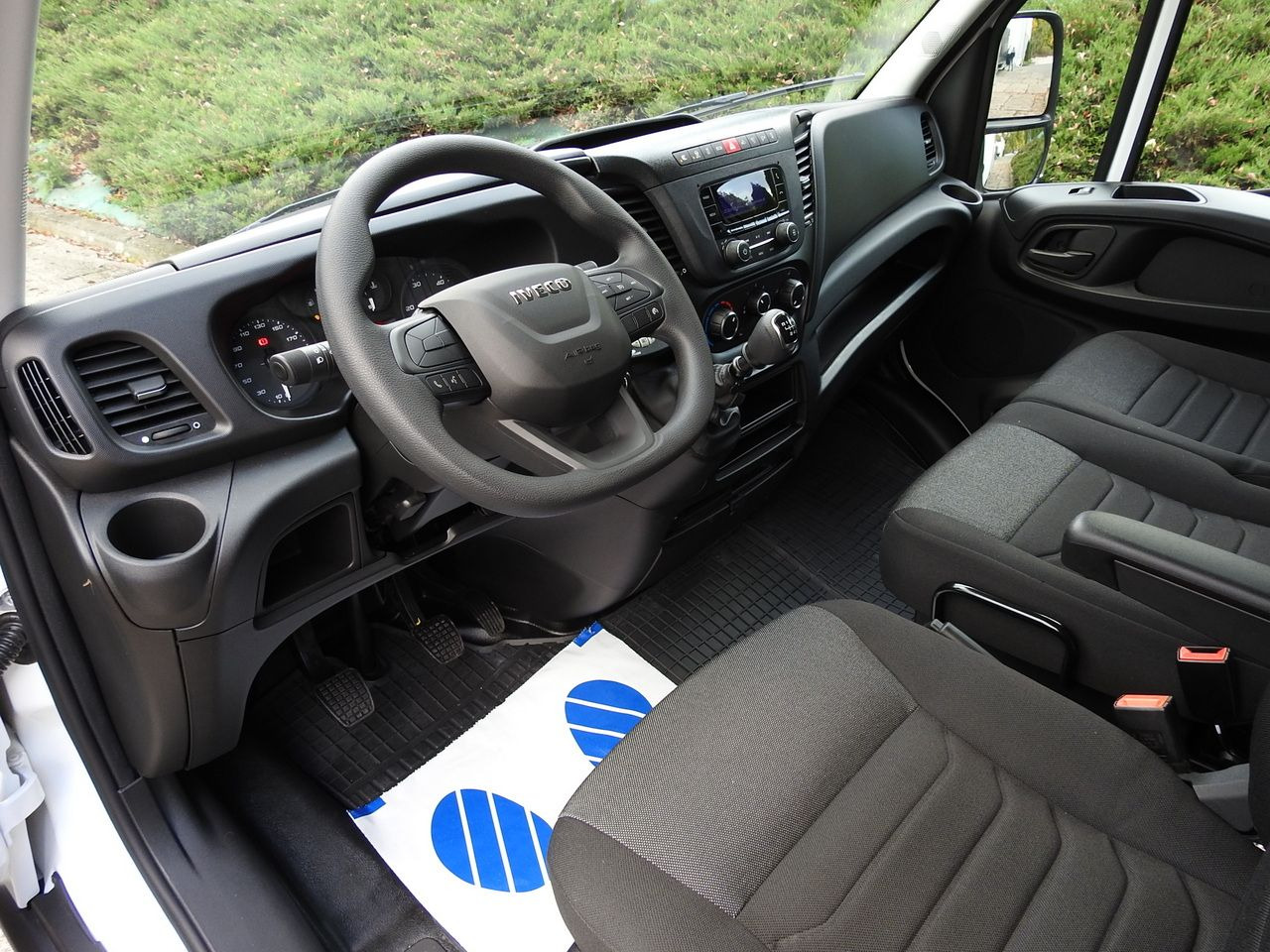 IVECO DAILY 35S16 NEW REGRIGERATOR BOX -10*C 8 PALLETS HEATING FUNCTION POWER SUPPLY 230V CRUISE CONTROL AIR CONDITIONING 160HP - Komercauto refrižerators: foto 2 IVECO DAILY 35S16 NEW REGRIGERATOR BOX -10*C 8 PALLETS HEATING FUNCTION POWER SUPPLY 230V CRUISE CONTROL AIR CONDITIONING 160HP - Komercauto refrižerators: foto 2