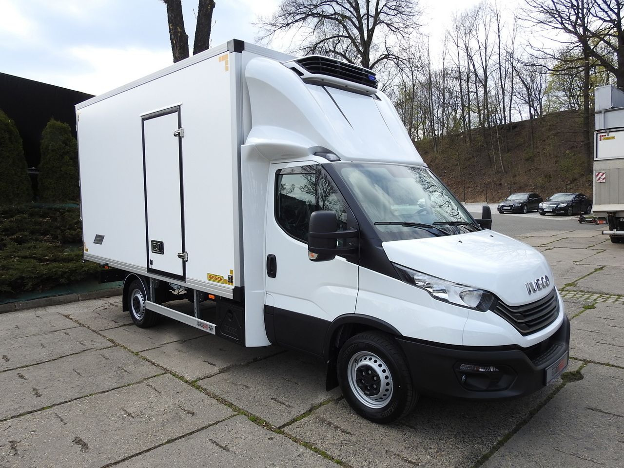 IVECO DAILY 35S16 NEW REGRIGERATOR BOX -10*C 8 PALLETS HEATING FUNCTION POWER SUPPLY 230V CRUISE CONTROL AIR CONDITIONING 160HP - Komercauto refrižerators: foto 4 IVECO DAILY 35S16 NEW REGRIGERATOR BOX -10*C 8 PALLETS HEATING FUNCTION POWER SUPPLY 230V CRUISE CONTROL AIR CONDITIONING 160HP - Komercauto refrižerators: foto 4