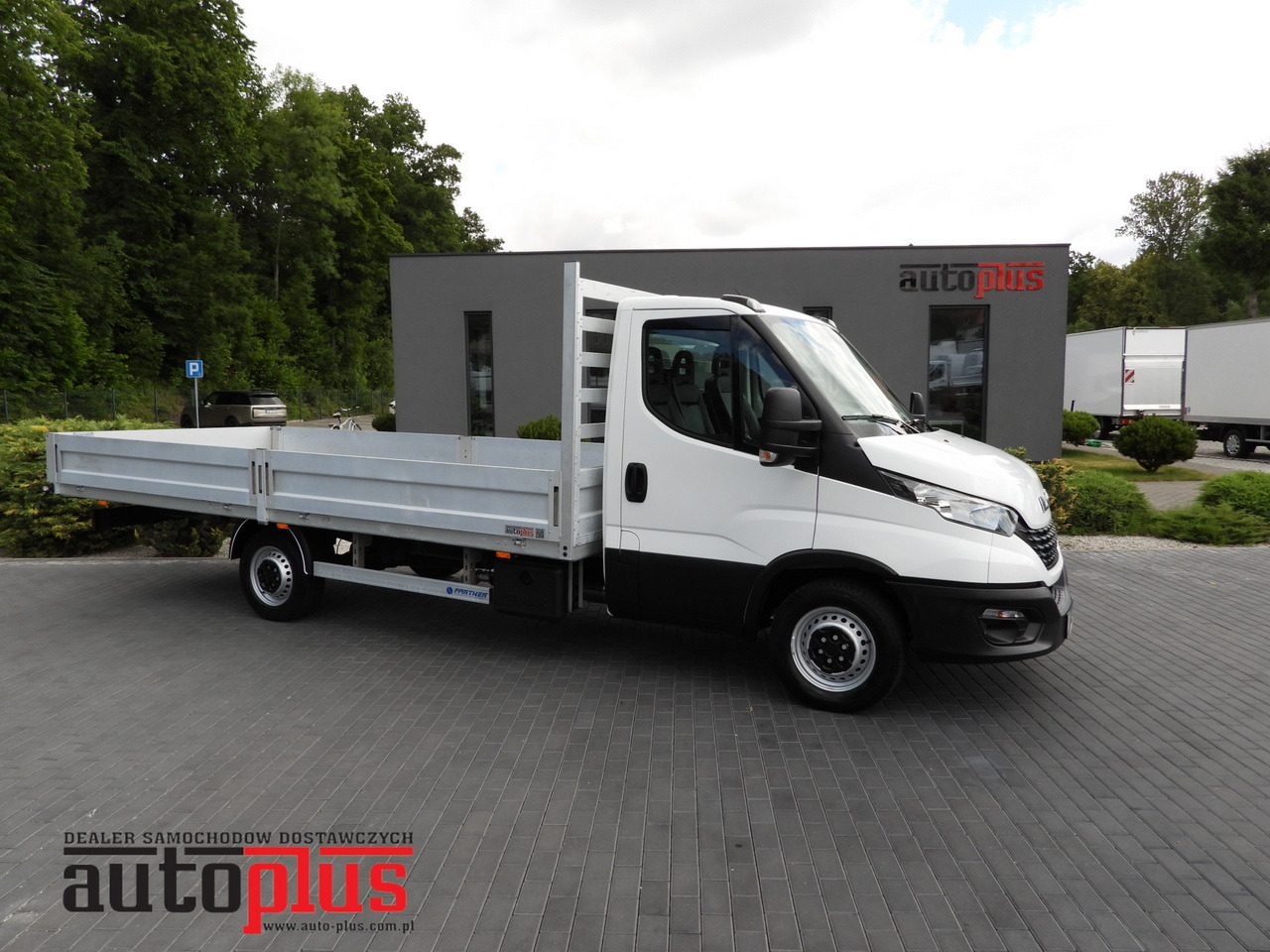 IVECO DAILY 35S16 STAKE BODY 10 PALLETS CRUISE CONTROL AIR CONDITIONING 160HP - Automašīna ar kravas platformu: foto 1 IVECO DAILY 35S16 STAKE BODY 10 PALLETS CRUISE CONTROL AIR CONDITIONING 160HP - Automašīna ar kravas platformu: foto 1