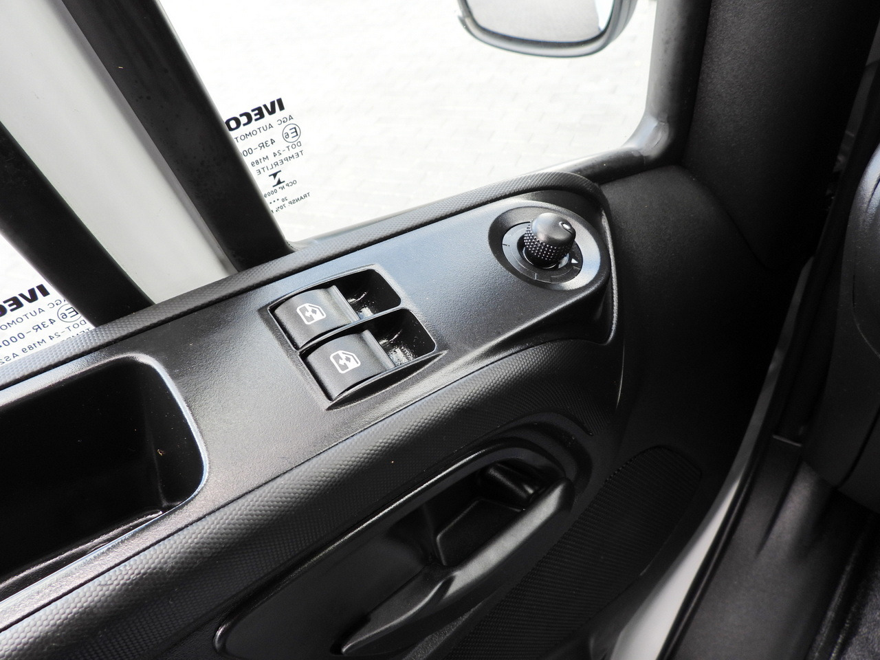 Automašīna ar kravas platformu IVECO DAILY 35S16 STAKE BODY 10 PALLETS CRUISE CONTROL AIR CONDITIONING 160HP: foto 27 Automašīna ar kravas platformu IVECO DAILY 35S16 STAKE BODY 10 PALLETS CRUISE CONTROL AIR CONDITIONING 160HP: foto 27