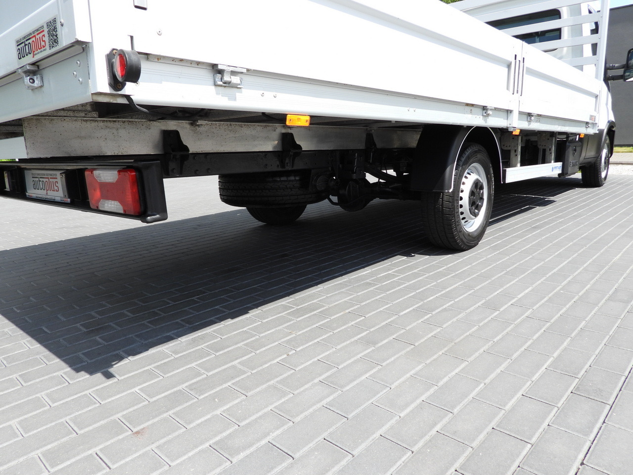 Automašīna ar kravas platformu IVECO DAILY 35S16 STAKE BODY 10 PALLETS CRUISE CONTROL AIR CONDITIONING 160HP: foto 16 Automašīna ar kravas platformu IVECO DAILY 35S16 STAKE BODY 10 PALLETS CRUISE CONTROL AIR CONDITIONING 160HP: foto 16