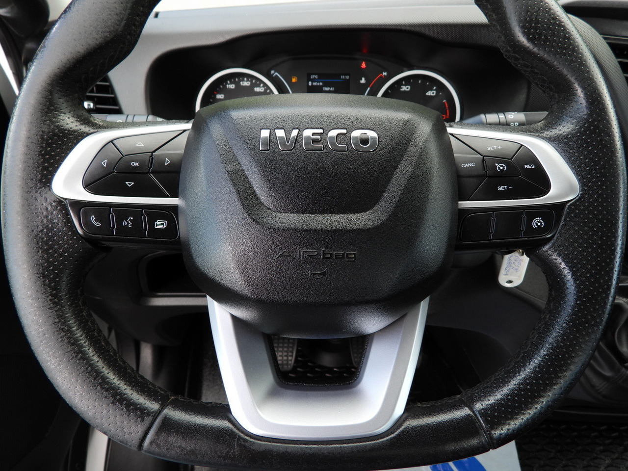 Automašīna ar kravas platformu IVECO DAILY 35S16 STAKE BODY 10 PALLETS CRUISE CONTROL AIR CONDITIONING 160HP: foto 29 Automašīna ar kravas platformu IVECO DAILY 35S16 STAKE BODY 10 PALLETS CRUISE CONTROL AIR CONDITIONING 160HP: foto 29