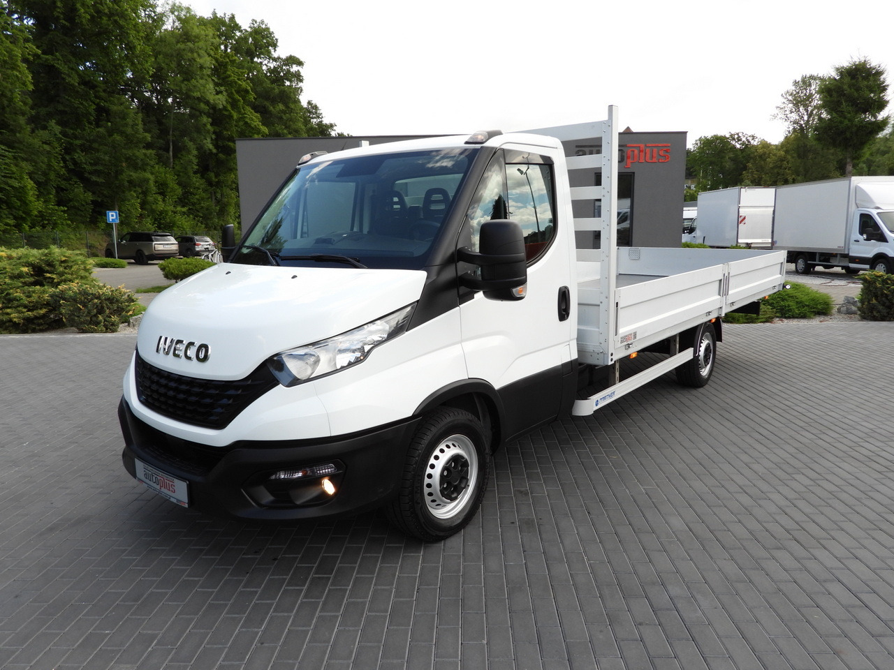 Automašīna ar kravas platformu IVECO DAILY 35S16 STAKE BODY 10 PALLETS CRUISE CONTROL AIR CONDITIONING 160HP: foto 17 Automašīna ar kravas platformu IVECO DAILY 35S16 STAKE BODY 10 PALLETS CRUISE CONTROL AIR CONDITIONING 160HP: foto 17
