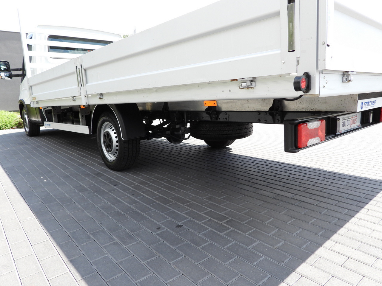 Automašīna ar kravas platformu IVECO DAILY 35S16 STAKE BODY 10 PALLETS CRUISE CONTROL AIR CONDITIONING 160HP: foto 15 Automašīna ar kravas platformu IVECO DAILY 35S16 STAKE BODY 10 PALLETS CRUISE CONTROL AIR CONDITIONING 160HP: foto 15