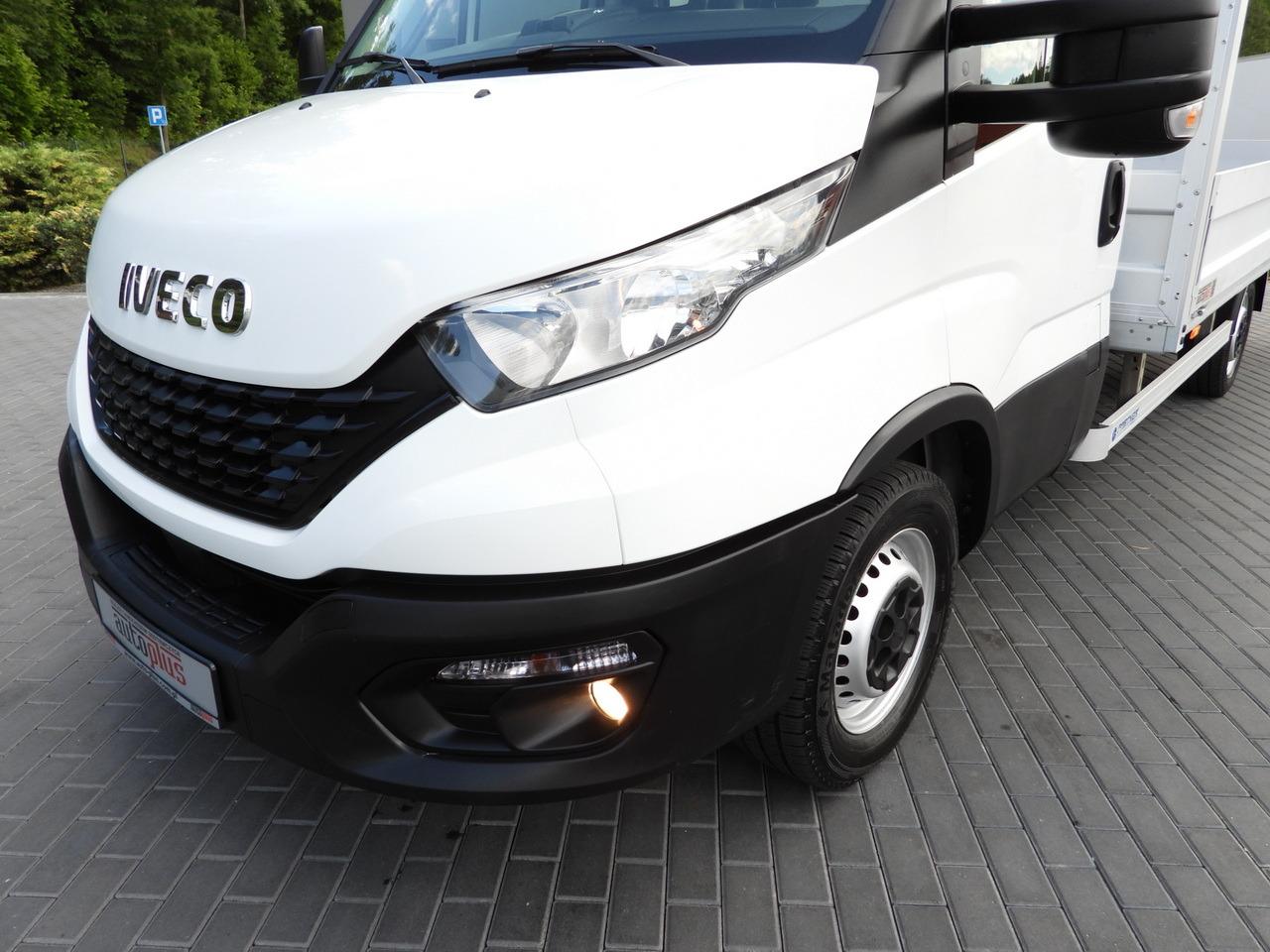 Automašīna ar kravas platformu IVECO DAILY 35S16 STAKE BODY 10 PALLETS CRUISE CONTROL AIR CONDITIONING 160HP: foto 18 Automašīna ar kravas platformu IVECO DAILY 35S16 STAKE BODY 10 PALLETS CRUISE CONTROL AIR CONDITIONING 160HP: foto 18