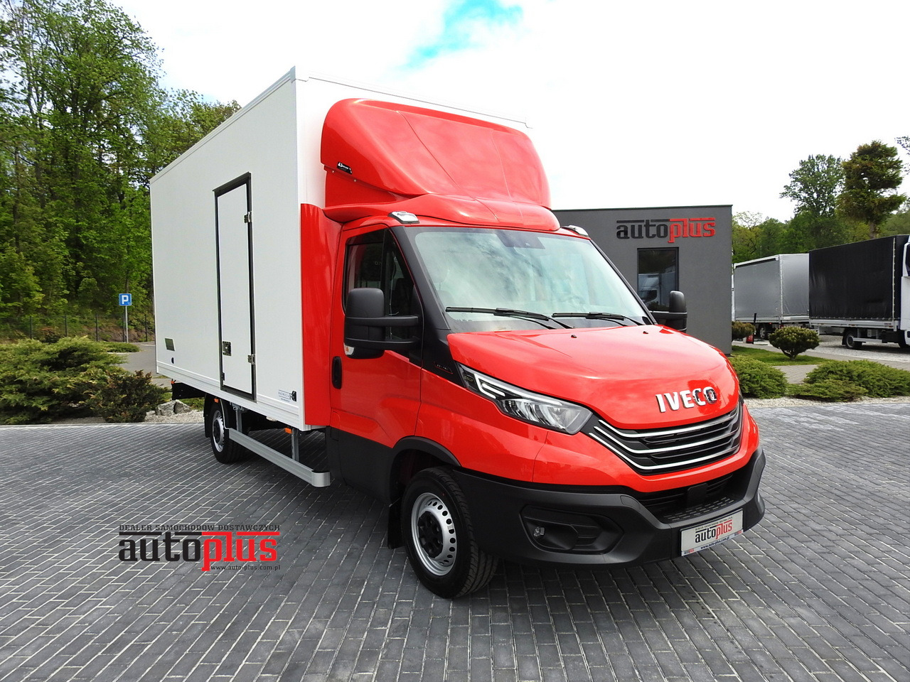 IVECO DAILY 35S18 NEW BOX 10 PALLETS CRUISE CONTROL NAVIGATION AIR CONDITIONING LED LIGHTS GUARANTEE 180HP - Furgons ar slēgtā virsbūve: foto 1 IVECO DAILY 35S18 NEW BOX 10 PALLETS CRUISE CONTROL NAVIGATION AIR CONDITIONING LED LIGHTS GUARANTEE 180HP - Furgons ar slēgtā virsbūve: foto 1