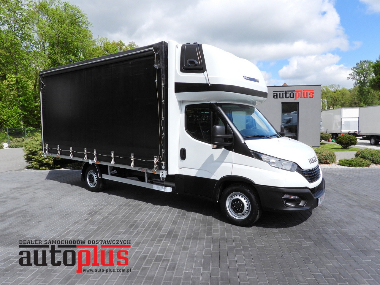 IVECO DAILY 35S18 TARPAULIN 10 PALLETS WEBASTO CRUISE CONTROL AIR CONDITIONING 180HP - Furgons ar tentu: foto 1 IVECO DAILY 35S18 TARPAULIN 10 PALLETS WEBASTO CRUISE CONTROL AIR CONDITIONING 180HP - Furgons ar tentu: foto 1