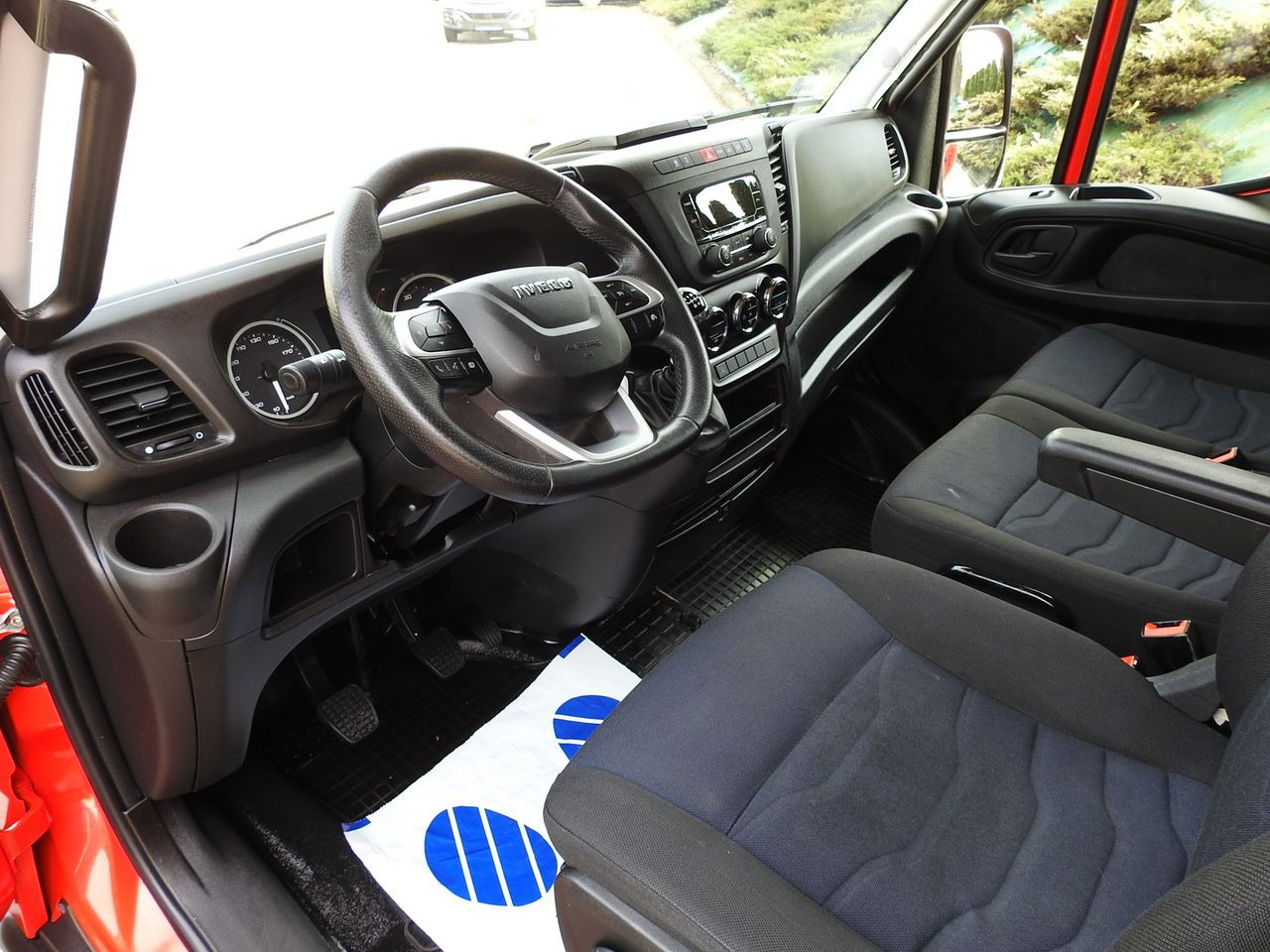 IVECO DAILY 35S18 TARPAULIN 10 PALLETS WEBASTO CRUISE CONTROL LED LIGHTS AIR CONDITIONING 180HP - Furgons ar tentu: foto 2 IVECO DAILY 35S18 TARPAULIN 10 PALLETS WEBASTO CRUISE CONTROL LED LIGHTS AIR CONDITIONING 180HP - Furgons ar tentu: foto 2