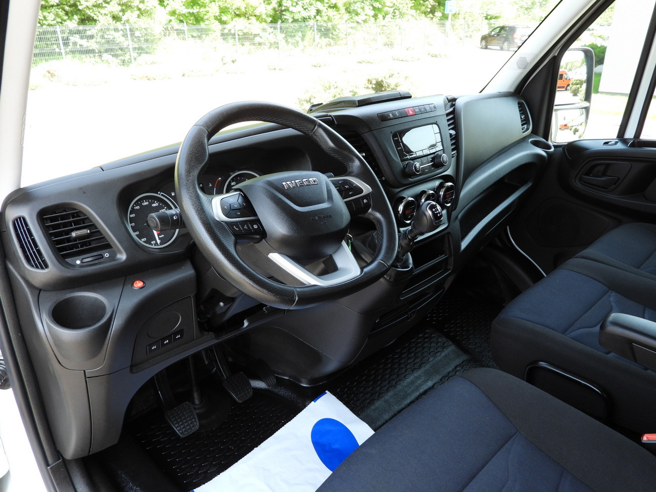 IVECO DAILY 35S18 TARPAULIN 10 PALLETS WEBASTO CRUISE CONTROL LED LIGHTS PNEUMATICS AIR CONDITIONING 180HP - Furgons ar tentu: foto 2 IVECO DAILY 35S18 TARPAULIN 10 PALLETS WEBASTO CRUISE CONTROL LED LIGHTS PNEUMATICS AIR CONDITIONING 180HP - Furgons ar tentu: foto 2