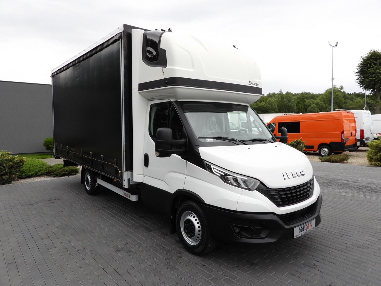 IVECO DAILY 35S18 TARPAULIN 10 PALLETS WEBASTO CRUISE CONTROL NAVIGATION LED LIGHTS AIR CONDITIONING 180HP - Furgons ar tentu: foto 4 IVECO DAILY 35S18 TARPAULIN 10 PALLETS WEBASTO CRUISE CONTROL NAVIGATION LED LIGHTS AIR CONDITIONING 180HP - Furgons ar tentu: foto 4