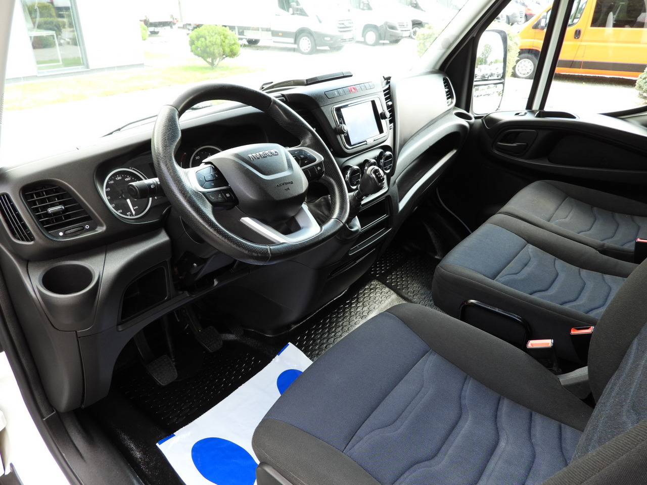 IVECO DAILY 35S18 TARPAULIN 10 PALLETS WEBASTO CRUISE CONTROL NAVIGATION LED LIGHTS AIR CONDITIONING 180HP - Furgons ar tentu: foto 2 IVECO DAILY 35S18 TARPAULIN 10 PALLETS WEBASTO CRUISE CONTROL NAVIGATION LED LIGHTS AIR CONDITIONING 180HP - Furgons ar tentu: foto 2