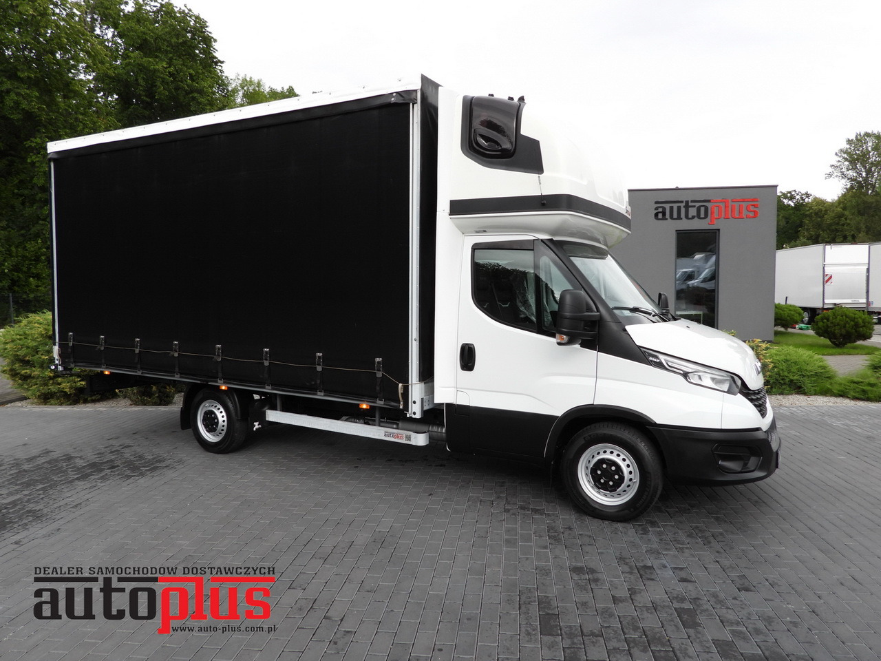 IVECO DAILY 35S18 TARPAULIN 10 PALLETS WEBASTO CRUISE CONTROL NAVIGATION LED LIGHTS AIR CONDITIONING 180HP - Furgons ar tentu: foto 1 IVECO DAILY 35S18 TARPAULIN 10 PALLETS WEBASTO CRUISE CONTROL NAVIGATION LED LIGHTS AIR CONDITIONING 180HP - Furgons ar tentu: foto 1