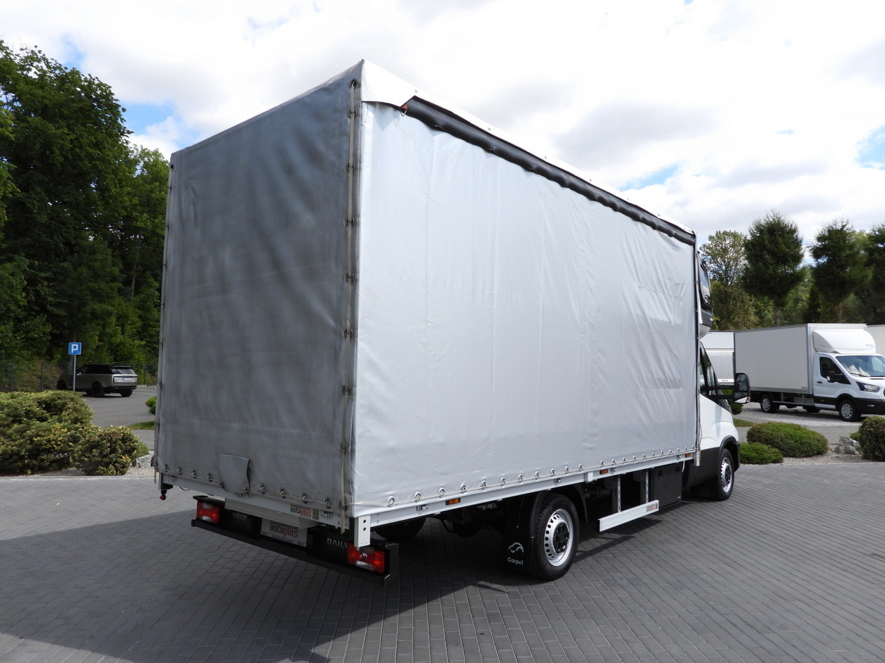 IVECO DAILY 35S18 TARPAULIN 10 PALLETS WEBASTO CRUISE CONTROL NAVIGATION LED LIGHTS AIR CONDITIONING 180HP - Furgons ar tentu: foto 3 IVECO DAILY 35S18 TARPAULIN 10 PALLETS WEBASTO CRUISE CONTROL NAVIGATION LED LIGHTS AIR CONDITIONING 180HP - Furgons ar tentu: foto 3