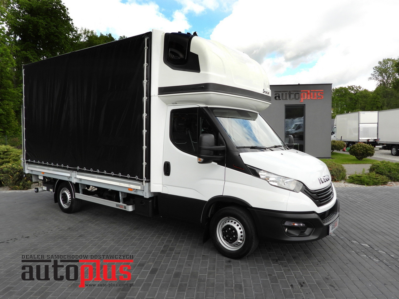 IVECO DAILY 35S18 TARPAULIN LIFT 8 PALLETS WEBASTO CRUISE CONTROL AIR CONDITIONING 180HP - Furgons ar tentu: foto 1 IVECO DAILY 35S18 TARPAULIN LIFT 8 PALLETS WEBASTO CRUISE CONTROL AIR CONDITIONING 180HP - Furgons ar tentu: foto 1