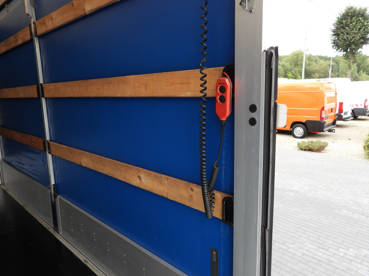 Furgons ar tentu IVECO DAILY 35S18 TARPAULIN LIFT 8 PALLETS WEBASTO CRUISE CONTROL LED LIGHTS AIR CONDITIONING  180HP: foto 27