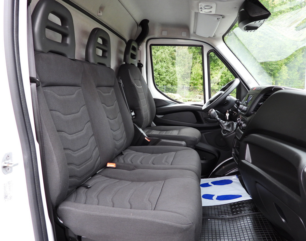 Furgons ar tentu IVECO DAILY 35S18 TARPAULIN LIFT 8 PALLETS WEBASTO CRUISE CONTROL LED LIGHTS AIR CONDITIONING  180HP: foto 43