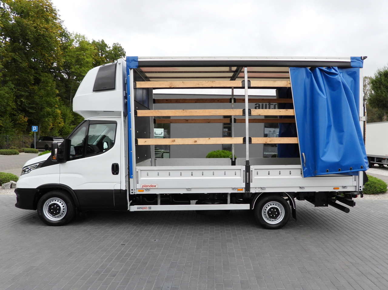 Furgons ar tentu IVECO DAILY 35S18 TARPAULIN LIFT 8 PALLETS WEBASTO CRUISE CONTROL LED LIGHTS AIR CONDITIONING  180HP: foto 8