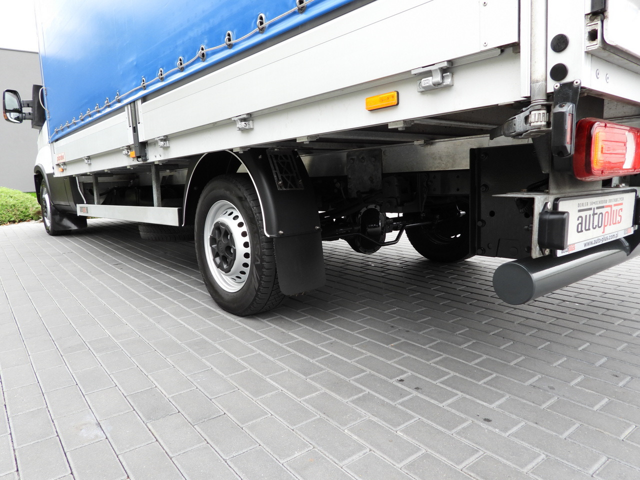 Furgons ar tentu IVECO DAILY 35S18 TARPAULIN LIFT 8 PALLETS WEBASTO CRUISE CONTROL LED LIGHTS AIR CONDITIONING  180HP: foto 17
