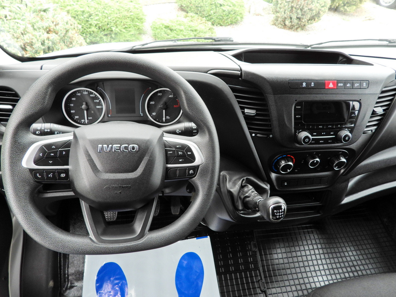 Furgons ar tentu IVECO DAILY 35S18 TARPAULIN LIFT 8 PALLETS WEBASTO CRUISE CONTROL LED LIGHTS AIR CONDITIONING  180HP: foto 34