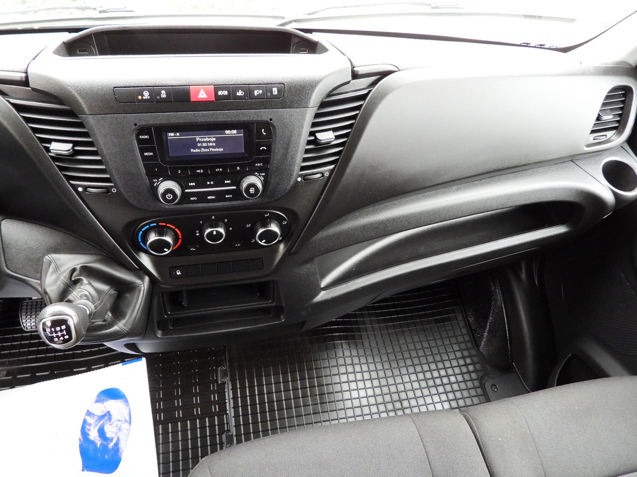 Furgons ar tentu IVECO DAILY 35S18 TARPAULIN LIFT 8 PALLETS WEBASTO CRUISE CONTROL LED LIGHTS AIR CONDITIONING  180HP: foto 37