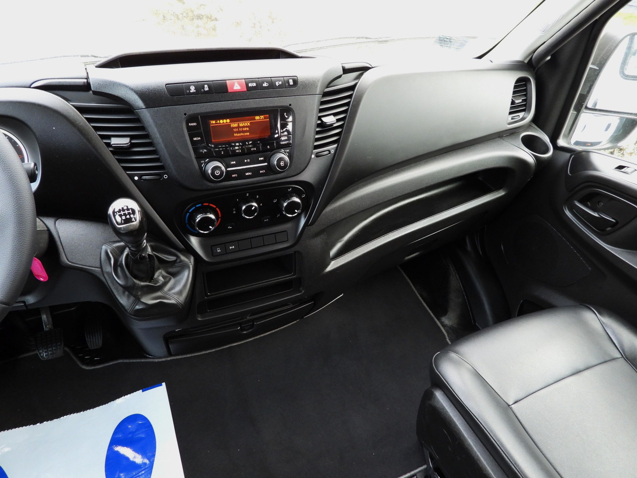 Komercauto pašizgāzējs IVECO DAILY 50C16 THREE-WAY TIPPER DOUBLE CABIN DOKA 6 SEATS CRUISE CONTROL PNEUMATICS TWIN WHEELS AIR CONDITIONING 160HP: foto 32 Komercauto pašizgāzējs IVECO DAILY 50C16 THREE-WAY TIPPER DOUBLE CABIN DOKA 6 SEATS CRUISE CONTROL PNEUMATICS TWIN WHEELS AIR CONDITIONING 160HP: foto 32