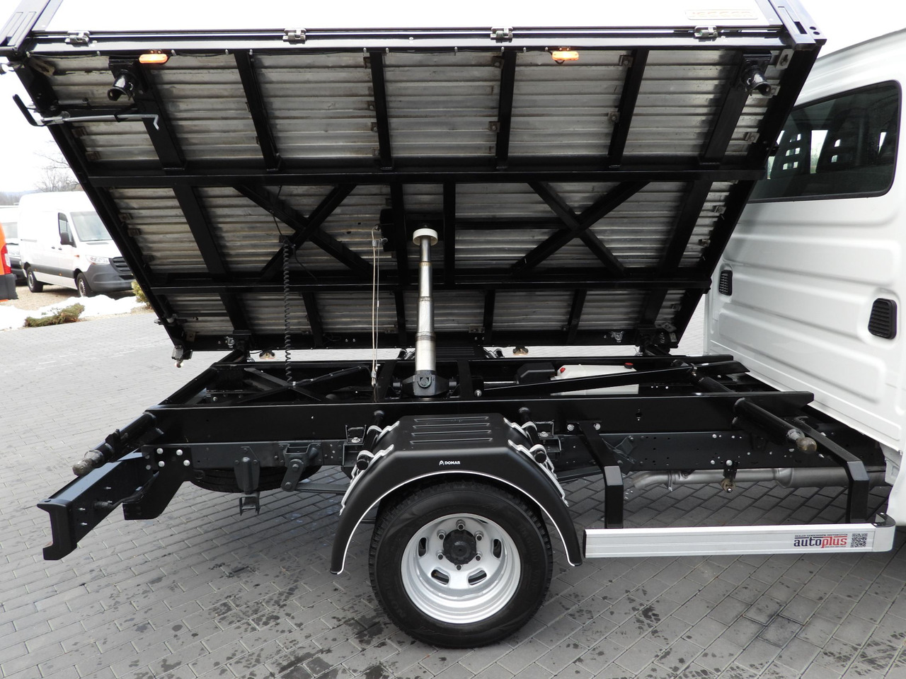 Komercauto pašizgāzējs IVECO DAILY 50C16 THREE-WAY TIPPER DOUBLE CABIN DOKA 6 SEATS CRUISE CONTROL PNEUMATICS TWIN WHEELS AIR CONDITIONING 160HP: foto 24 Komercauto pašizgāzējs IVECO DAILY 50C16 THREE-WAY TIPPER DOUBLE CABIN DOKA 6 SEATS CRUISE CONTROL PNEUMATICS TWIN WHEELS AIR CONDITIONING 160HP: foto 24