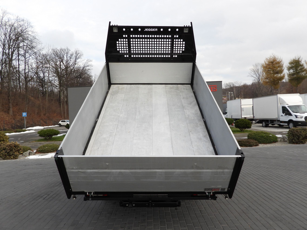 Komercauto pašizgāzējs IVECO DAILY 50C16 THREE-WAY TIPPER DOUBLE CABIN DOKA 6 SEATS CRUISE CONTROL PNEUMATICS TWIN WHEELS AIR CONDITIONING 160HP: foto 13 Komercauto pašizgāzējs IVECO DAILY 50C16 THREE-WAY TIPPER DOUBLE CABIN DOKA 6 SEATS CRUISE CONTROL PNEUMATICS TWIN WHEELS AIR CONDITIONING 160HP: foto 13