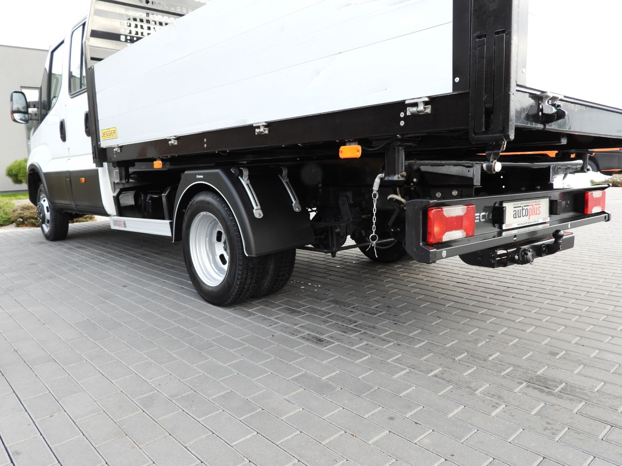 Komercauto pašizgāzējs IVECO DAILY 50C16 THREE-WAY TIPPER DOUBLE CABIN DOKA 6 SEATS CRUISE CONTROL PNEUMATICS TWIN WHEELS AIR CONDITIONING 160HP: foto 17 Komercauto pašizgāzējs IVECO DAILY 50C16 THREE-WAY TIPPER DOUBLE CABIN DOKA 6 SEATS CRUISE CONTROL PNEUMATICS TWIN WHEELS AIR CONDITIONING 160HP: foto 17