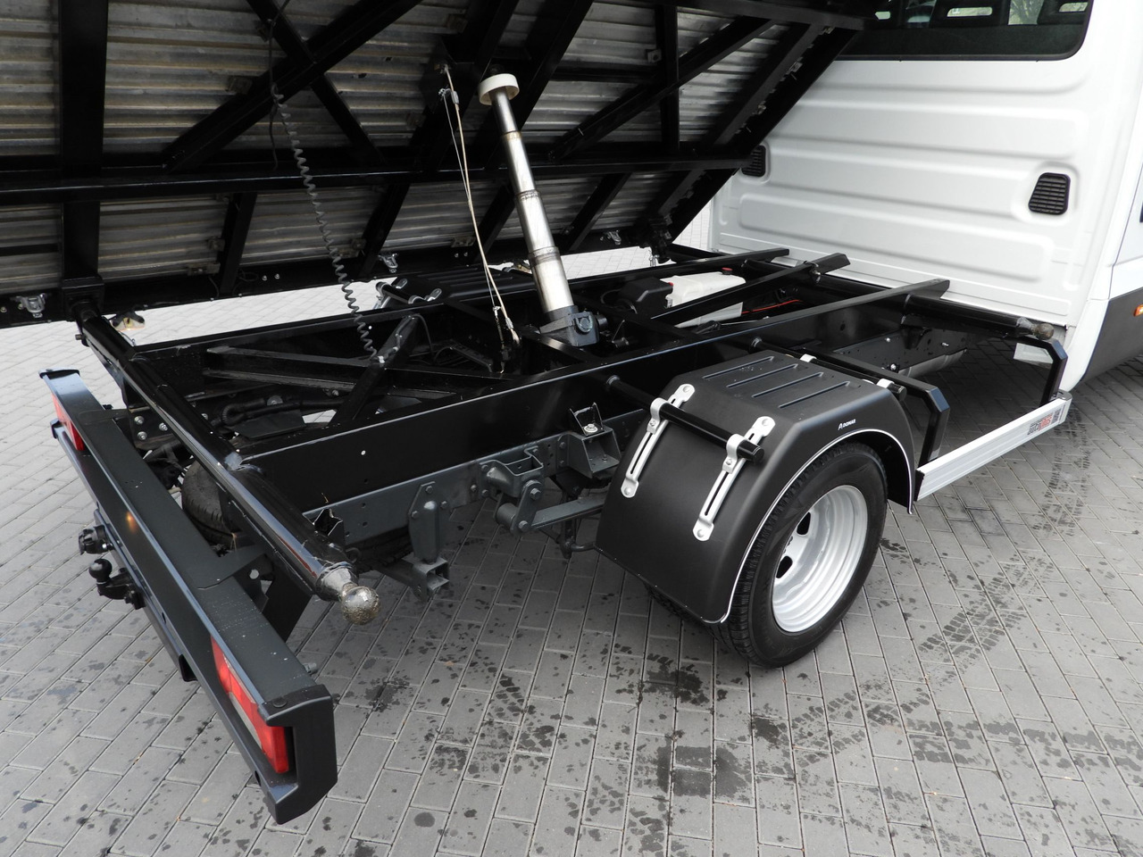 Komercauto pašizgāzējs IVECO DAILY 50C16 THREE-WAY TIPPER DOUBLE CABIN DOKA 6 SEATS CRUISE CONTROL PNEUMATICS TWIN WHEELS AIR CONDITIONING 160HP: foto 23 Komercauto pašizgāzējs IVECO DAILY 50C16 THREE-WAY TIPPER DOUBLE CABIN DOKA 6 SEATS CRUISE CONTROL PNEUMATICS TWIN WHEELS AIR CONDITIONING 160HP: foto 23