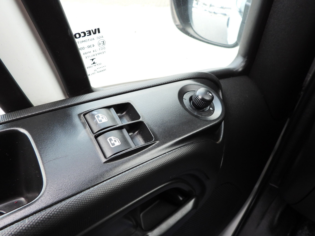 Komercauto pašizgāzējs IVECO DAILY 50C16 THREE-WAY TIPPER DOUBLE CABIN DOKA 6 SEATS CRUISE CONTROL PNEUMATICS TWIN WHEELS AIR CONDITIONING 160HP: foto 27 Komercauto pašizgāzējs IVECO DAILY 50C16 THREE-WAY TIPPER DOUBLE CABIN DOKA 6 SEATS CRUISE CONTROL PNEUMATICS TWIN WHEELS AIR CONDITIONING 160HP: foto 27