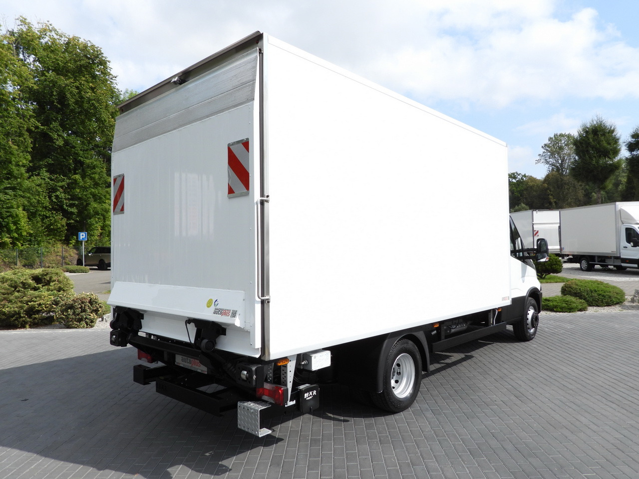 IVECO DAILY 70C17 REFRIGERATOR 1*C LIFT 10 PALLETS POWER SUPPLY 230V CRUISE CONTROL AIR CONDITIONING PNEUMATICS AUTOMATIC TRANSMISSION HI-MATIC TWIN WHEELS 170HP - Kravas automašīna refrižerators: foto 3 IVECO DAILY 70C17 REFRIGERATOR 1*C LIFT 10 PALLETS POWER SUPPLY 230V CRUISE CONTROL AIR CONDITIONING PNEUMATICS AUTOMATIC TRANSMISSION HI-MATIC TWIN WHEELS 170HP - Kravas automašīna refrižerators: foto 3