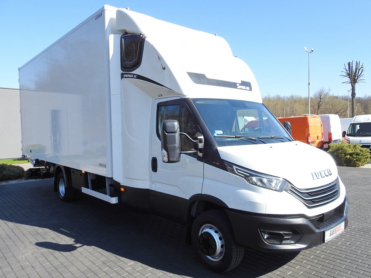 IVECO DAILY 70C18 BOX LIFT 14 PALLETS WEBASTO CRUISE CONTROL NAVIGATION LED LIGHTS TWIN WHEELS AIR CONDITIONING  180HP - Komercauto refrižerators: foto 4 IVECO DAILY 70C18 BOX LIFT 14 PALLETS WEBASTO CRUISE CONTROL NAVIGATION LED LIGHTS TWIN WHEELS AIR CONDITIONING  180HP - Komercauto refrižerators: foto 4