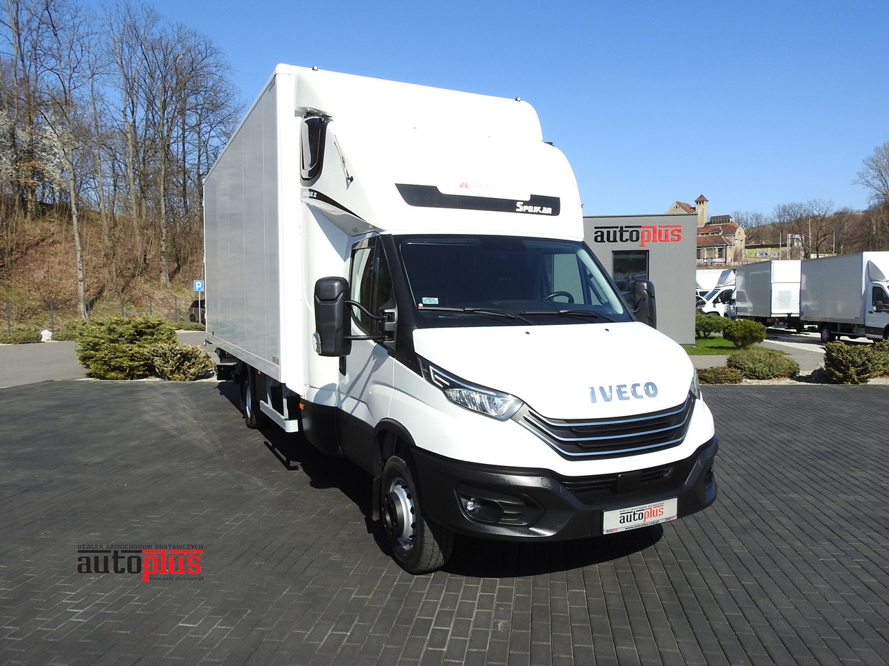 IVECO DAILY 70C18 BOX LIFT 14 PALLETS WEBASTO CRUISE CONTROL NAVIGATION LED LIGHTS TWIN WHEELS AIR CONDITIONING  180HP - Komercauto refrižerators: foto 1 IVECO DAILY 70C18 BOX LIFT 14 PALLETS WEBASTO CRUISE CONTROL NAVIGATION LED LIGHTS TWIN WHEELS AIR CONDITIONING  180HP - Komercauto refrižerators: foto 1