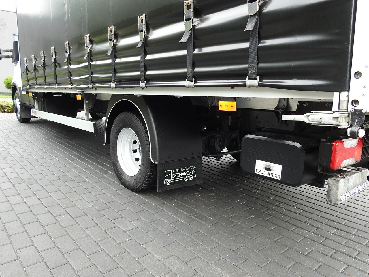 Kravas automašīna ar tentu IVECO DAILY 70C18 TARPAULIN LIFT 12 PALLETS WEBASTO CRUISE CONTROL TWIN WHEELS AIR CONDITIONING 180HP: foto 23 Kravas automašīna ar tentu IVECO DAILY 70C18 TARPAULIN LIFT 12 PALLETS WEBASTO CRUISE CONTROL TWIN WHEELS AIR CONDITIONING 180HP: foto 23