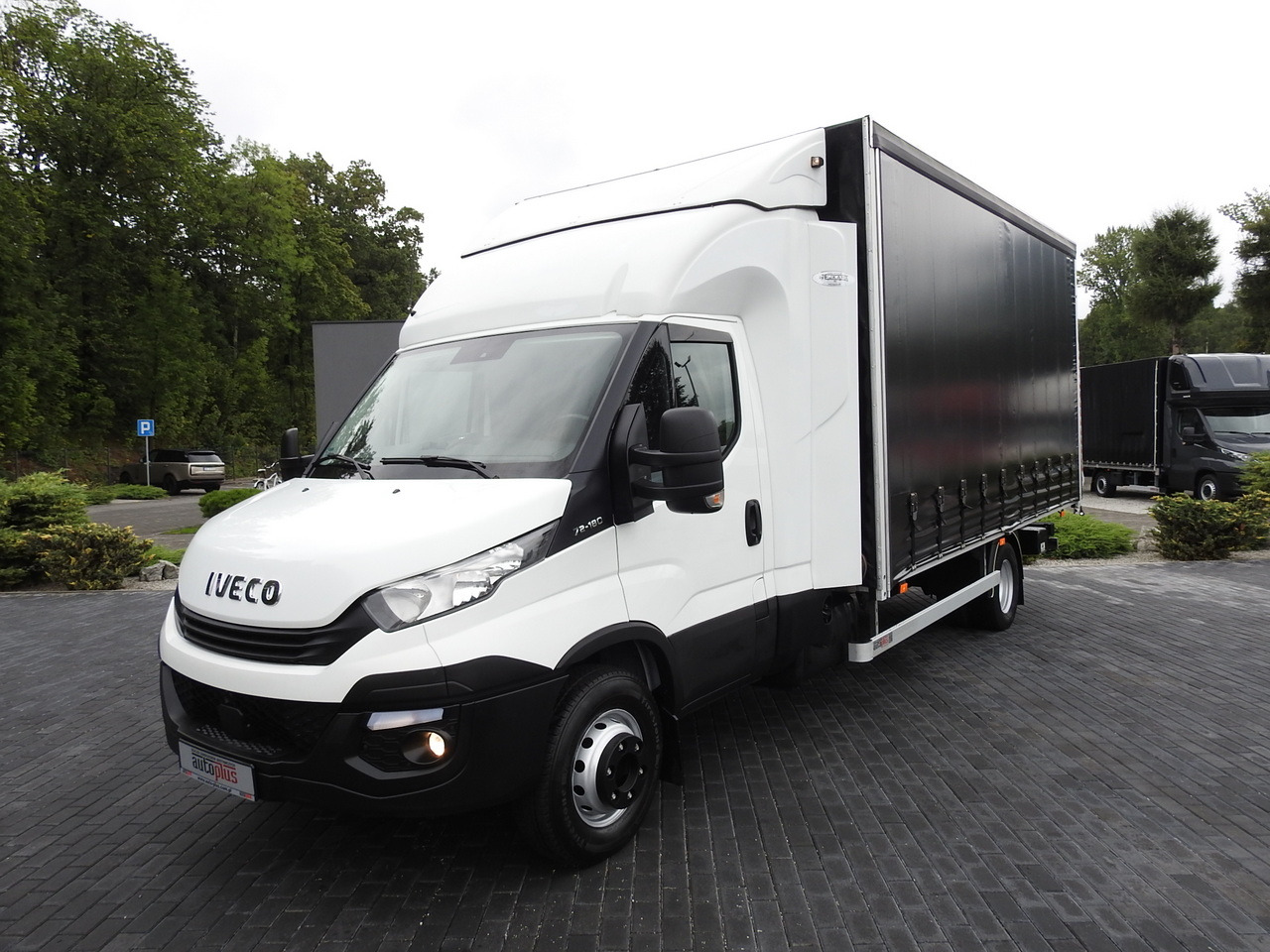 Kravas automašīna ar tentu IVECO DAILY 70C18 TARPAULIN LIFT 12 PALLETS WEBASTO CRUISE CONTROL TWIN WHEELS AIR CONDITIONING 180HP: foto 20 Kravas automašīna ar tentu IVECO DAILY 70C18 TARPAULIN LIFT 12 PALLETS WEBASTO CRUISE CONTROL TWIN WHEELS AIR CONDITIONING 180HP: foto 20