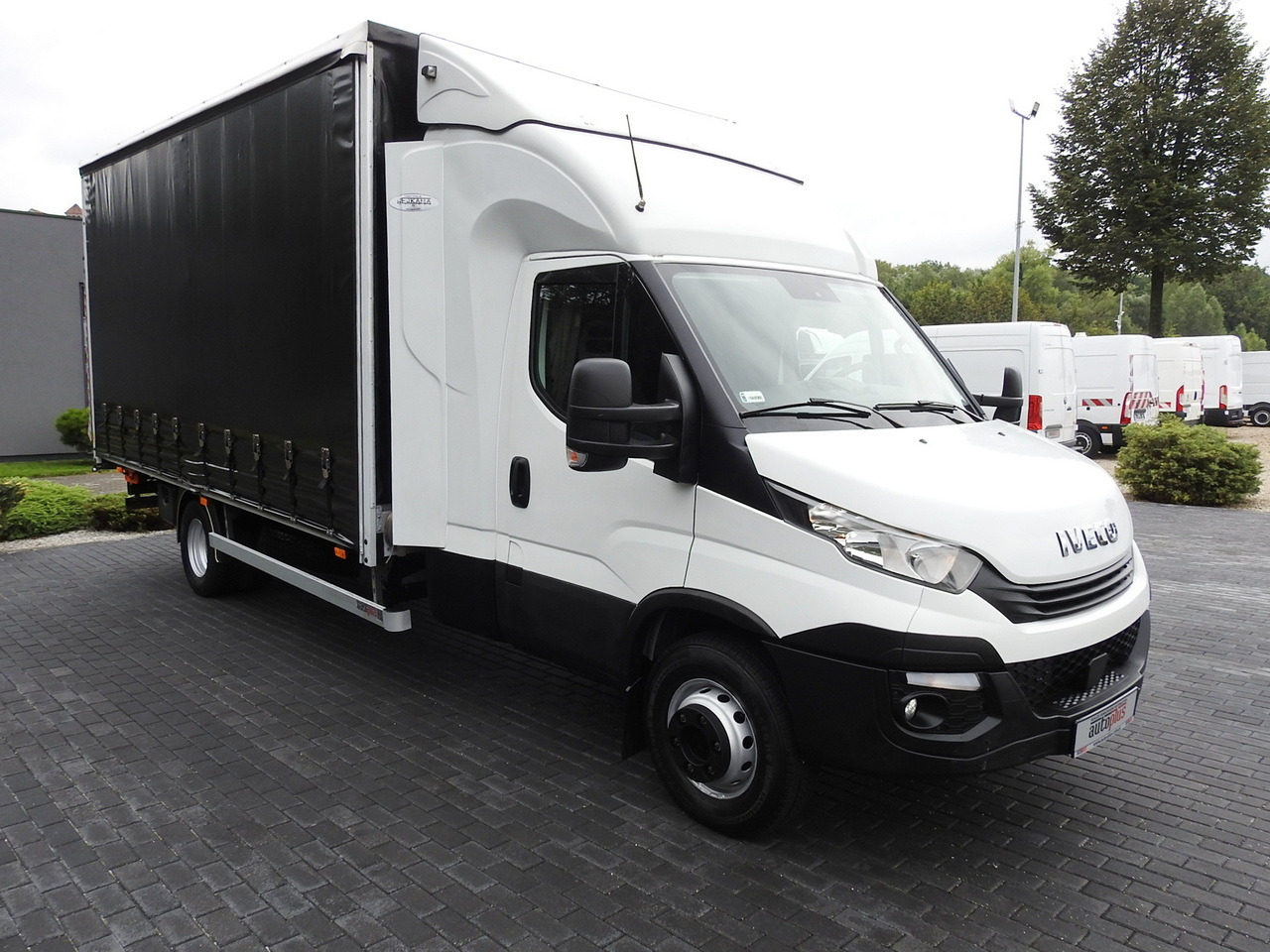 IVECO DAILY 70C18 TARPAULIN LIFT 12 PALLETS WEBASTO CRUISE CONTROL TWIN WHEELS AIR CONDITIONING 180HP - Furgons ar tentu: foto 4 IVECO DAILY 70C18 TARPAULIN LIFT 12 PALLETS WEBASTO CRUISE CONTROL TWIN WHEELS AIR CONDITIONING 180HP - Furgons ar tentu: foto 4