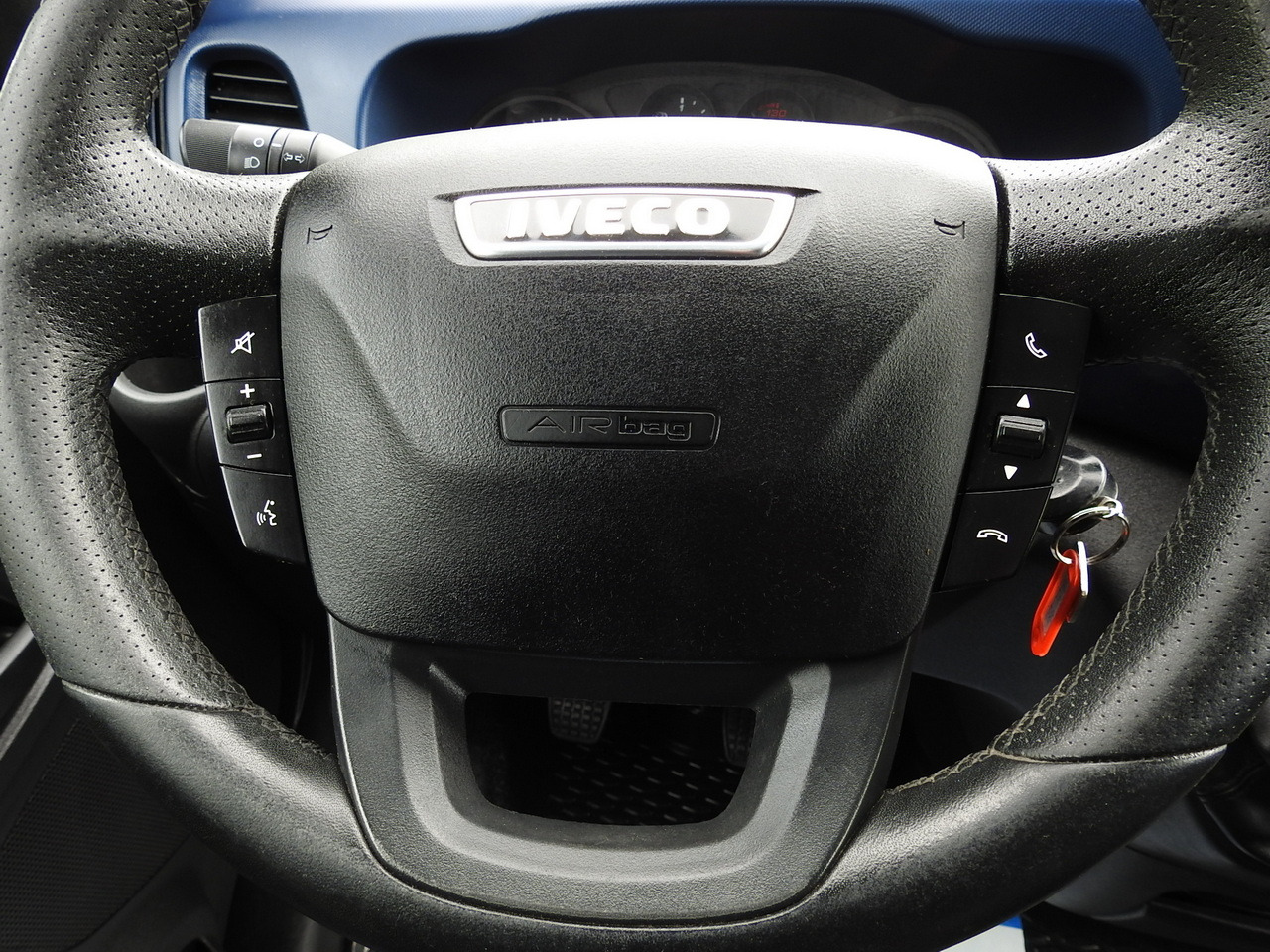 Kravas automašīna ar tentu IVECO DAILY 70C18 TARPAULIN LIFT 12 PALLETS WEBASTO CRUISE CONTROL TWIN WHEELS AIR CONDITIONING 180HP: foto 34 Kravas automašīna ar tentu IVECO DAILY 70C18 TARPAULIN LIFT 12 PALLETS WEBASTO CRUISE CONTROL TWIN WHEELS AIR CONDITIONING 180HP: foto 34