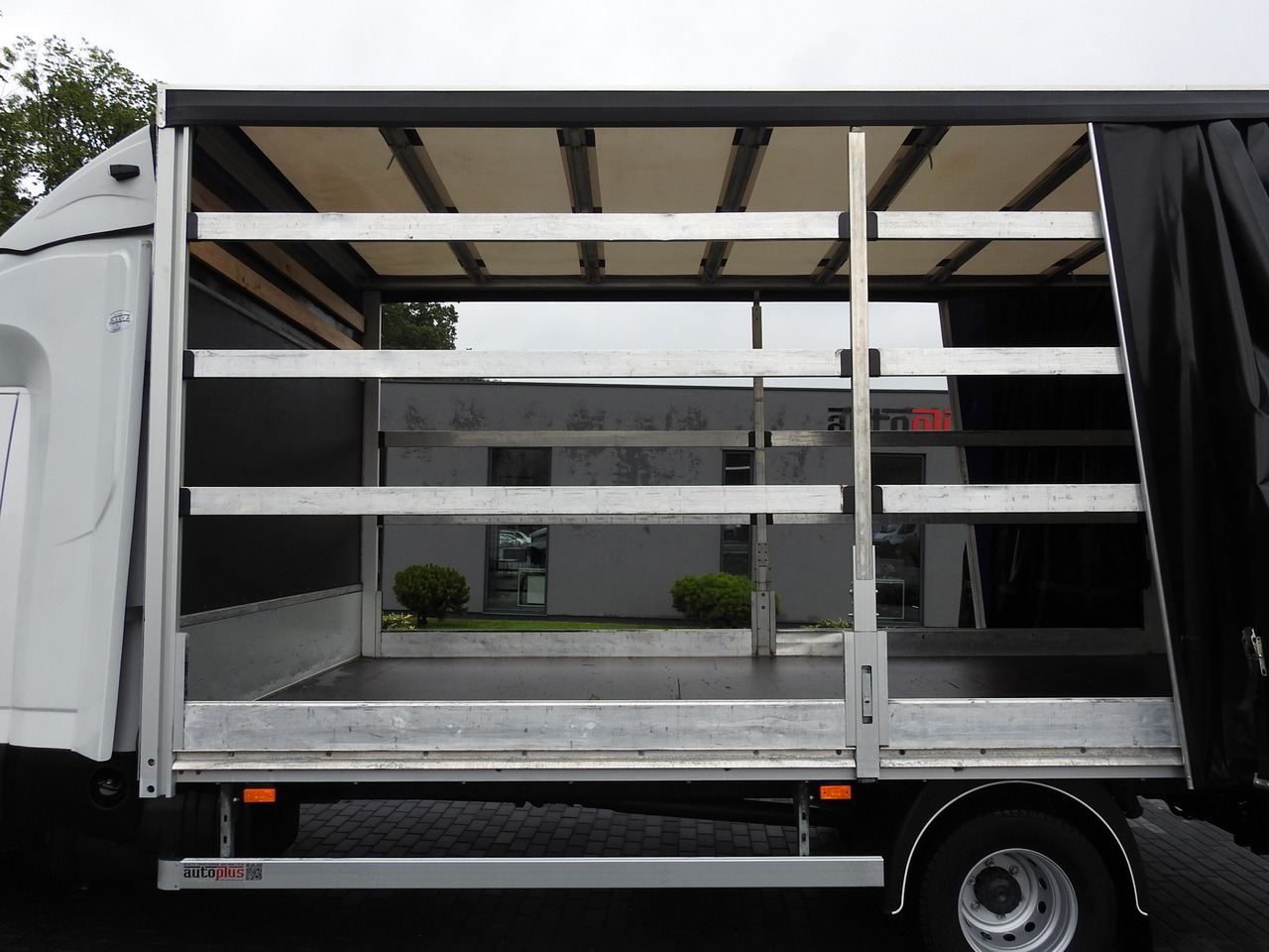 Kravas automašīna ar tentu IVECO DAILY 70C18 TARPAULIN LIFT 12 PALLETS WEBASTO CRUISE CONTROL TWIN WHEELS AIR CONDITIONING 180HP: foto 27 Kravas automašīna ar tentu IVECO DAILY 70C18 TARPAULIN LIFT 12 PALLETS WEBASTO CRUISE CONTROL TWIN WHEELS AIR CONDITIONING 180HP: foto 27