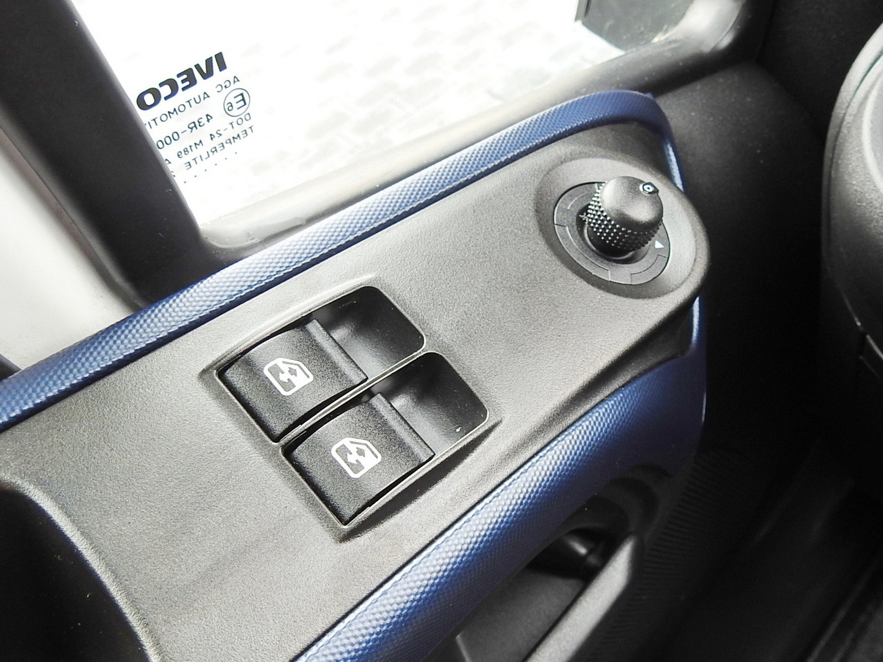 Kravas automašīna ar tentu IVECO DAILY 70C18 TARPAULIN LIFT 12 PALLETS WEBASTO CRUISE CONTROL TWIN WHEELS AIR CONDITIONING 180HP: foto 32 Kravas automašīna ar tentu IVECO DAILY 70C18 TARPAULIN LIFT 12 PALLETS WEBASTO CRUISE CONTROL TWIN WHEELS AIR CONDITIONING 180HP: foto 32