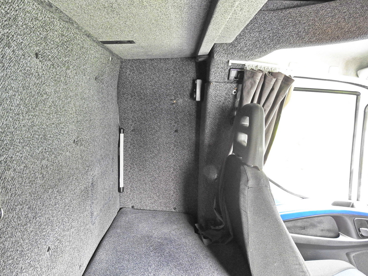 Kravas automašīna ar tentu IVECO DAILY 70C18 TARPAULIN LIFT 12 PALLETS WEBASTO CRUISE CONTROL TWIN WHEELS AIR CONDITIONING 180HP: foto 46 Kravas automašīna ar tentu IVECO DAILY 70C18 TARPAULIN LIFT 12 PALLETS WEBASTO CRUISE CONTROL TWIN WHEELS AIR CONDITIONING 180HP: foto 46