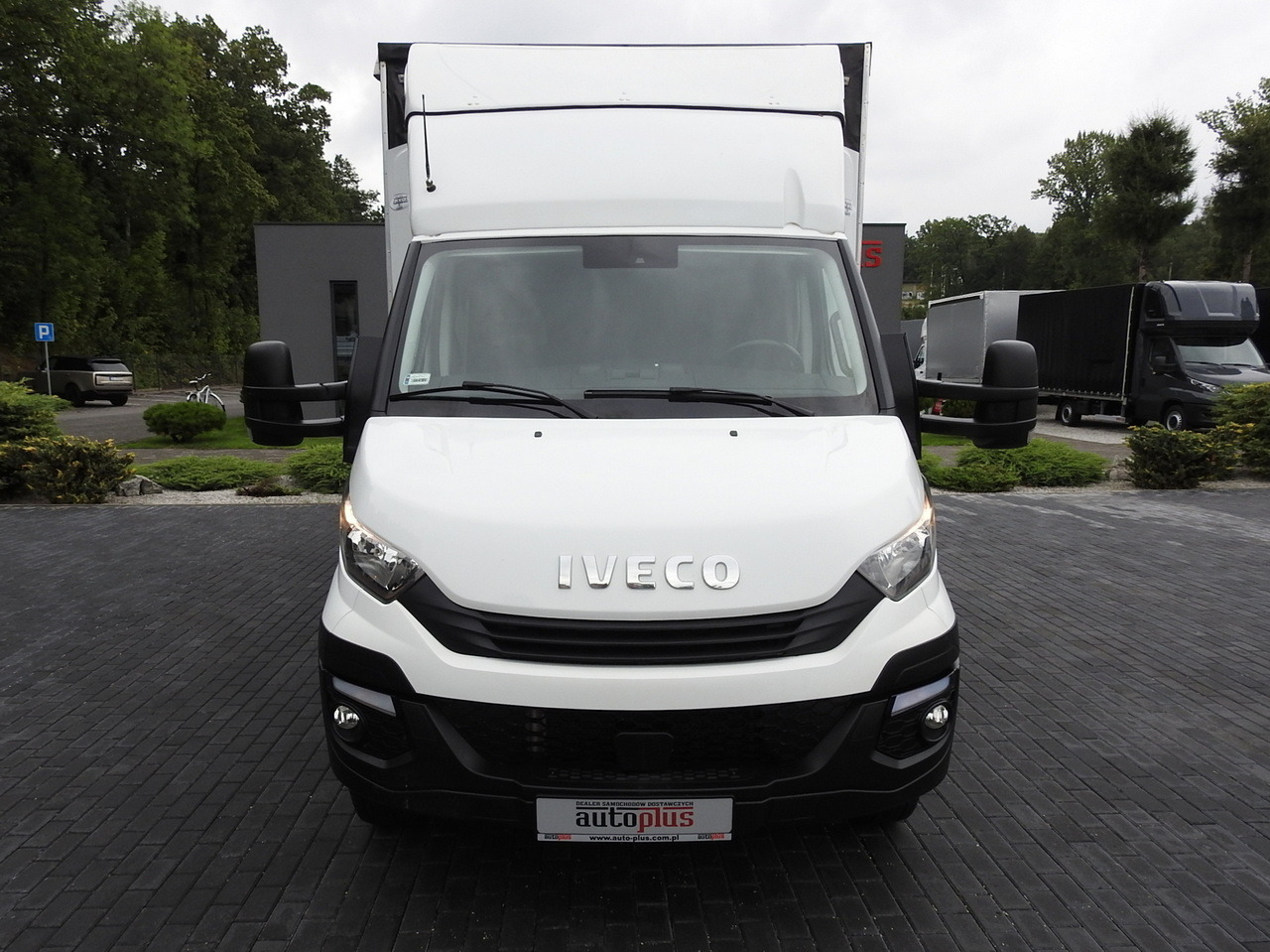 IVECO DAILY 70C18 TARPAULIN LIFT 12 PALLETS WEBASTO CRUISE CONTROL TWIN WHEELS AIR CONDITIONING 180HP - Kravas automašīna ar tentu: foto 5 IVECO DAILY 70C18 TARPAULIN LIFT 12 PALLETS WEBASTO CRUISE CONTROL TWIN WHEELS AIR CONDITIONING 180HP - Kravas automašīna ar tentu: foto 5